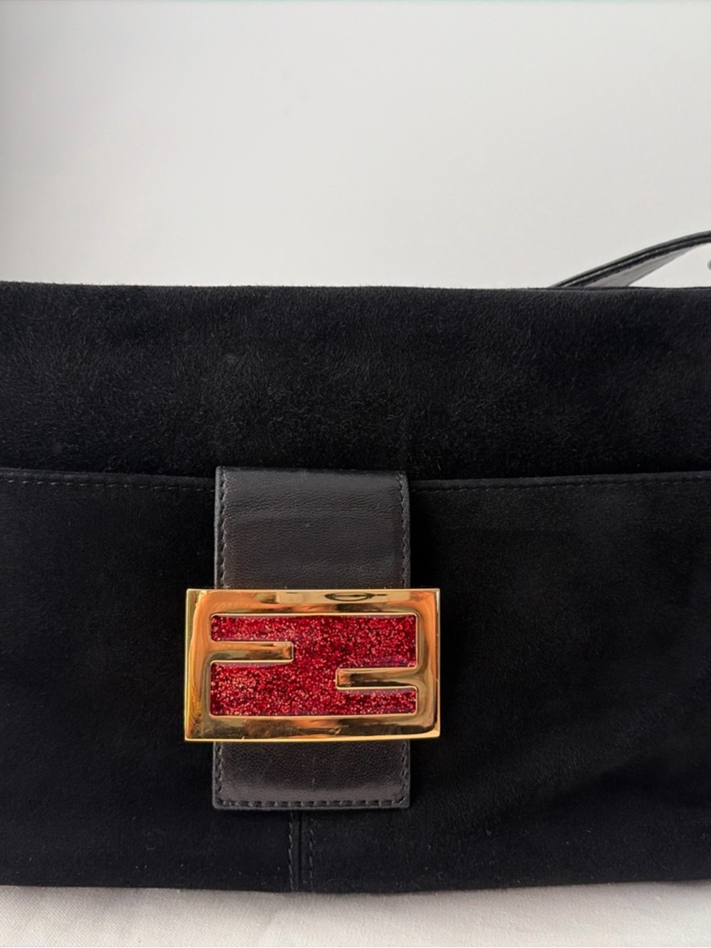 Authentic vintage Fendi mamma Baguette shoulder bag from the early 2000s. - Picture 2 of 16